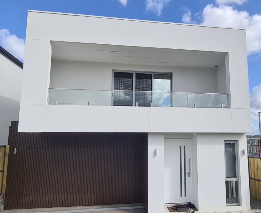 Modern Residential Facade with Timber-look Battens